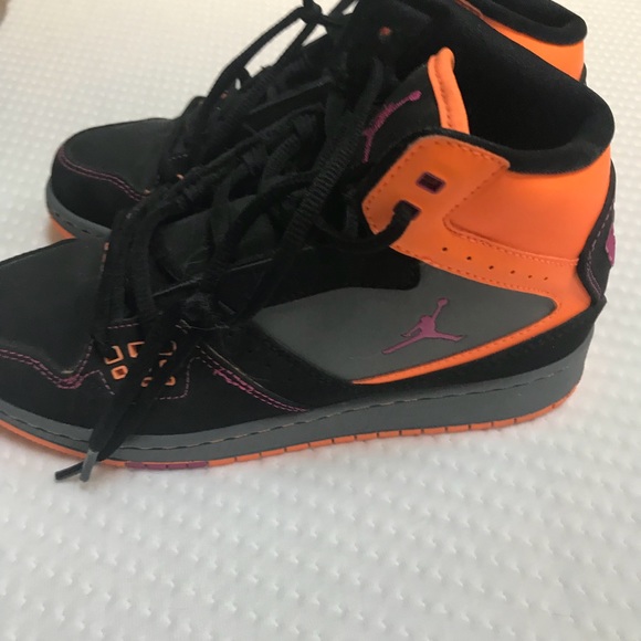 Kids Jordan Shoes - Picture 5 of 6